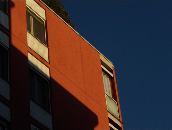 Fotografia della serie L’Ultimo Piano — architettura rossa