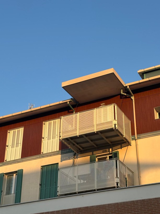 Fotografia della serie L’Ultimo Piano — palazzo luce